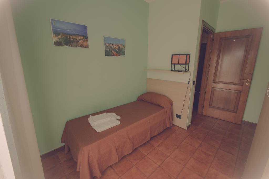 Cassiodoro Rooms Affittacamere 카탄차로 외부 사진