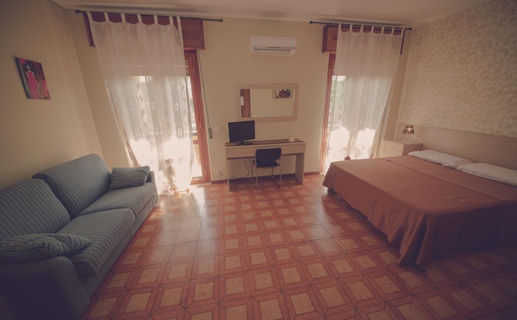 Cassiodoro Rooms Affittacamere 카탄차로 외부 사진