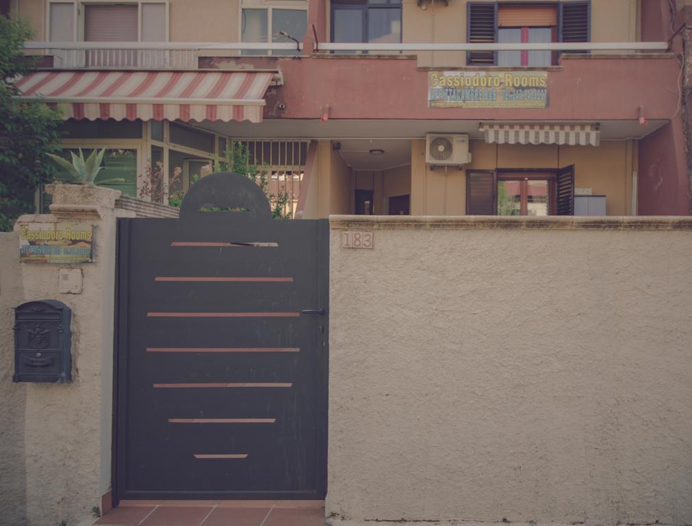 Cassiodoro Rooms Affittacamere 카탄차로 외부 사진