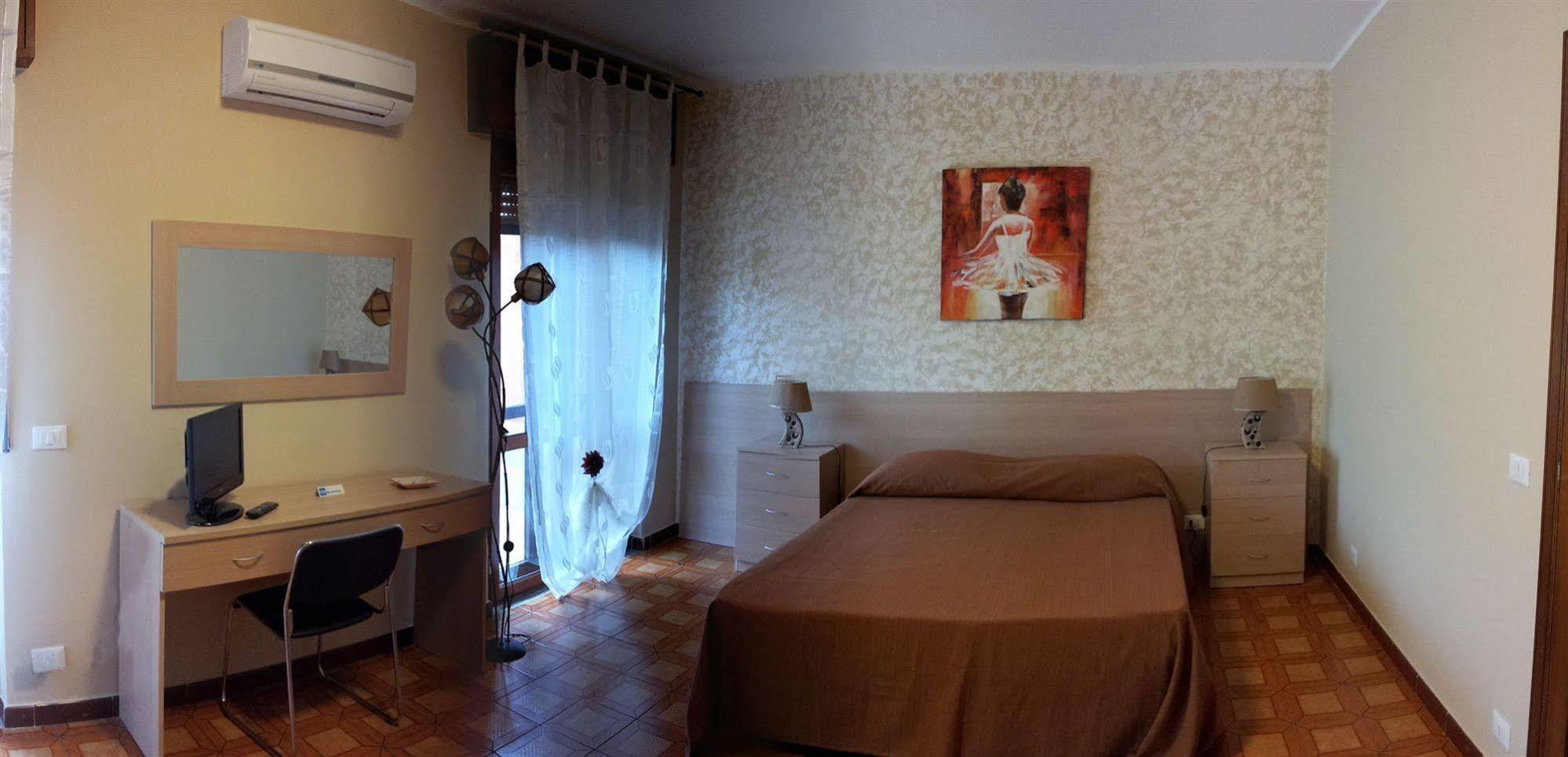 Cassiodoro Rooms Affittacamere 카탄차로 외부 사진